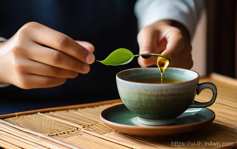 물성매력 디자인의 기본 기법 - **Prompt:** A close-up shot of a pair of hands gently holding a beautifully crafted, warm brown cera...